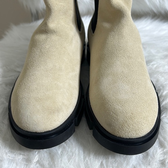 NWT, Ivory suede boots Sz 9 - Picture 5 of 10